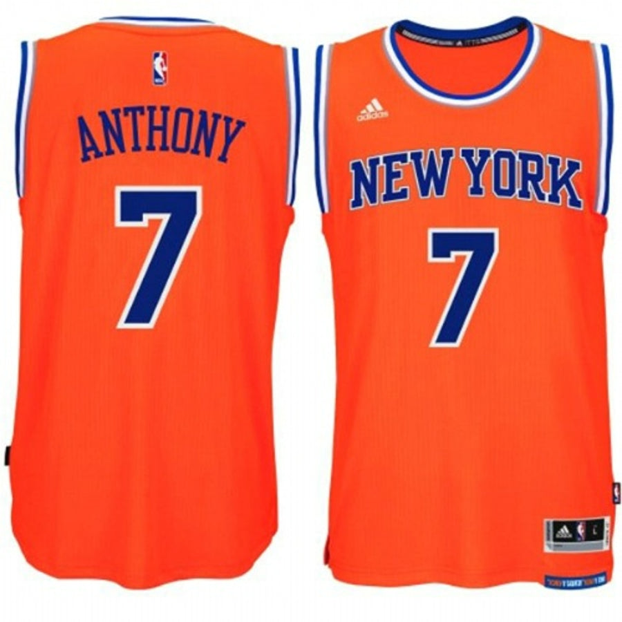 PHOTO: Carmelo Anthony In A New York Knicks Jersey 